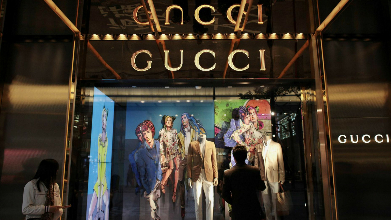 Gucci đã biến thẻ tay áo thành một tuyên bố thời trang thực sự
