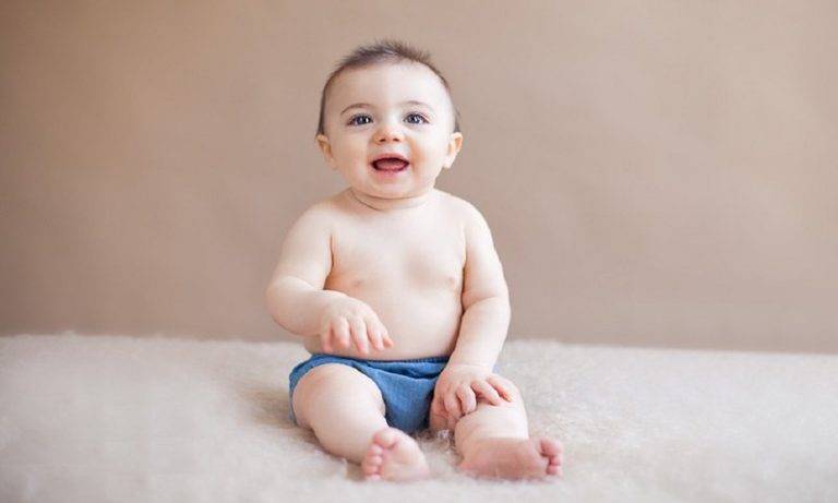 Mách mẹ chế độ dinh dưỡng cho bé 4 tháng tuổi phát triển toàn diện